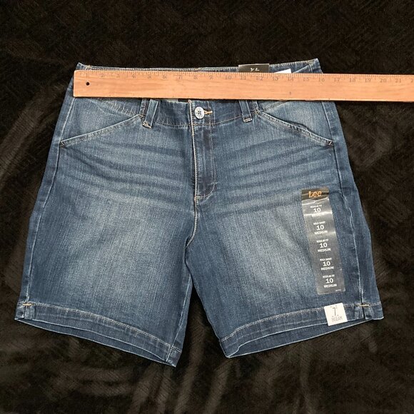 Lee Women's Regular Fit Chino Walkshorts: EXPEDITION: 10:M 7'' Inseam NWT Shorts - Picture 8 of 11